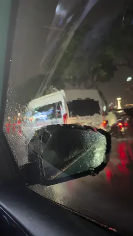 Lòng nặng triều với nỗi cô đơn.... cuộc đời như những thước phim buồn🌧️ #đà_nẵng #mua 