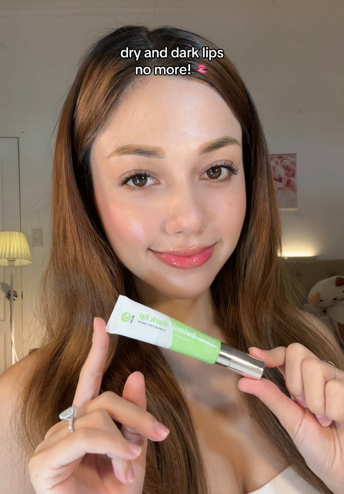 Dark and dry lips no more! 😩🫶🏻 non-stick, gentle and plump healthy finish. Super must-have nitooo! 🫦 #belani #darklips #drylips #crackedlips #heathylips 