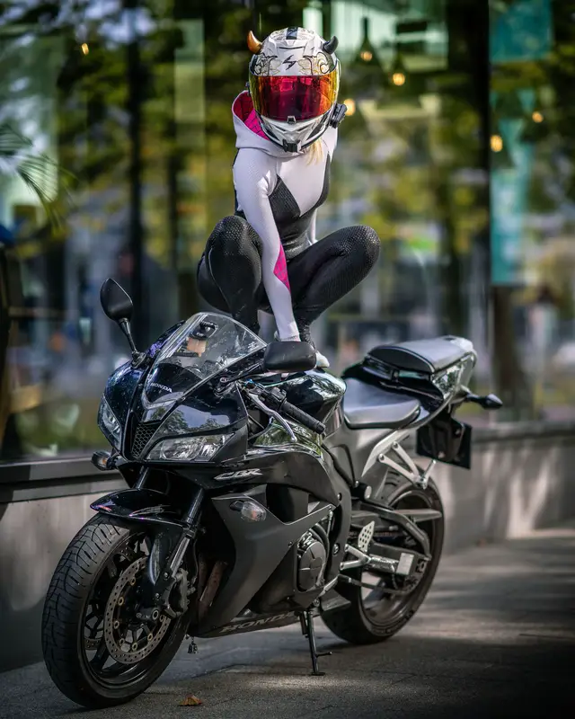 “With great Style, comes great responsibility😈”  Received the pictures of the Biker Gwen shoot we did today and I’m in love!! I had my family pick their two favourites and they all chose the same 2, which were these 🤍  There are so many more amazing ones thanks to the fantastic @Na Moje Oko  #spidergwen #spidergwencosplay #bikergirl #bikestagram #sakurides  