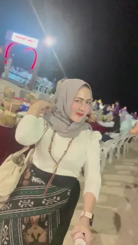 Siapapun bawa aku ke sini lagi haha #bali #jimbaran #dinnerjimbaranbali #baliisland #outfit 
