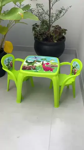kit mesinha infantil com 1 cadeira de plástico!  Garanta e deixe seu pequeno feliz e com um lugarzinho preferido dele!  ideal para realizar atividades escolares, e fazer as refeições😉🔗 não perca essa oportunidade e der de presente! a criança vai amar ❤️ chama no direct que mando o link💙🔗 #mesainfantil  #mesadeplastico  #cadeirainfantil  #compreonline 