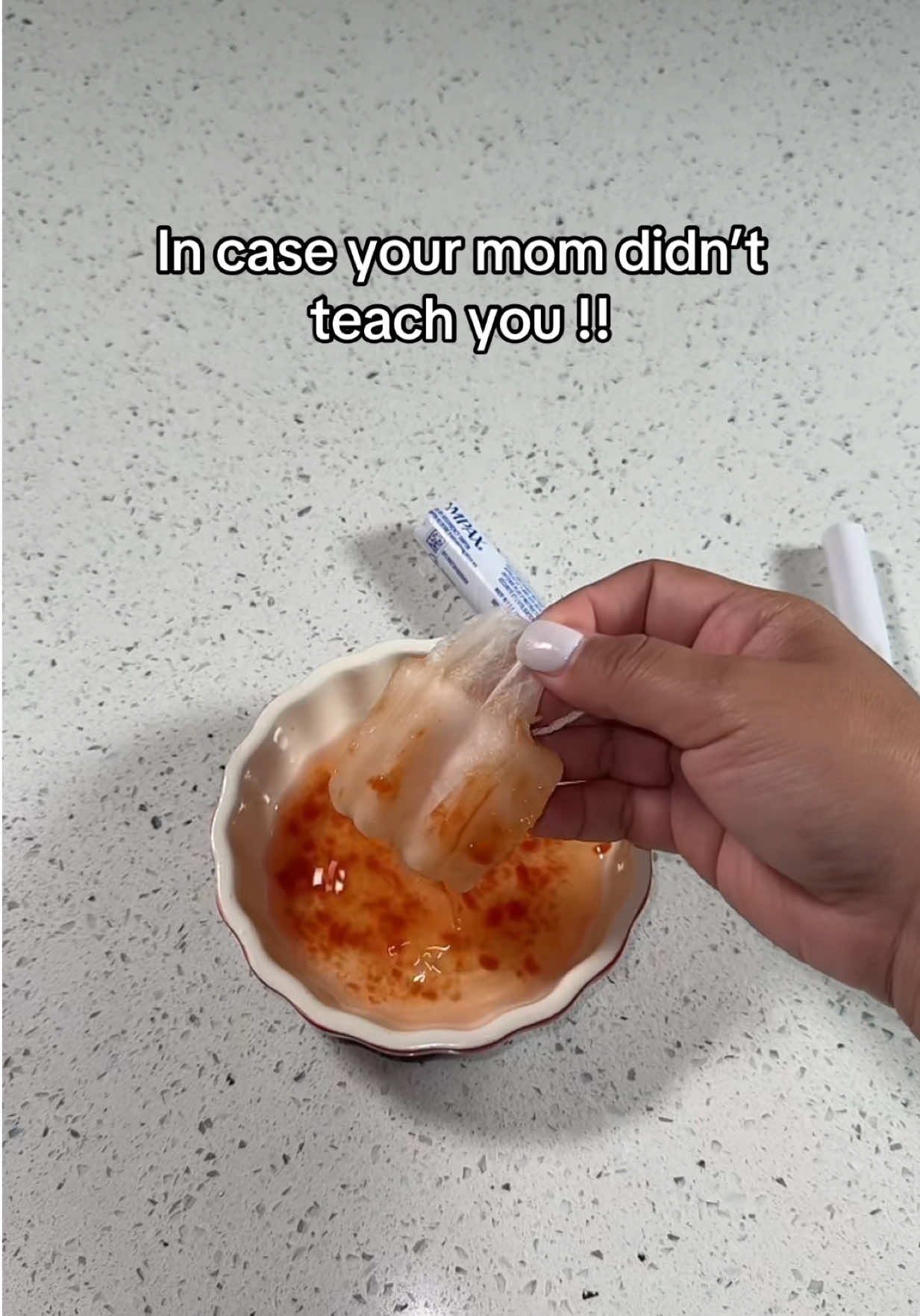 In case your mom didn’t teach you !!  #lifehacks #lifetips #tipsandtricks #tips #LifeHack 