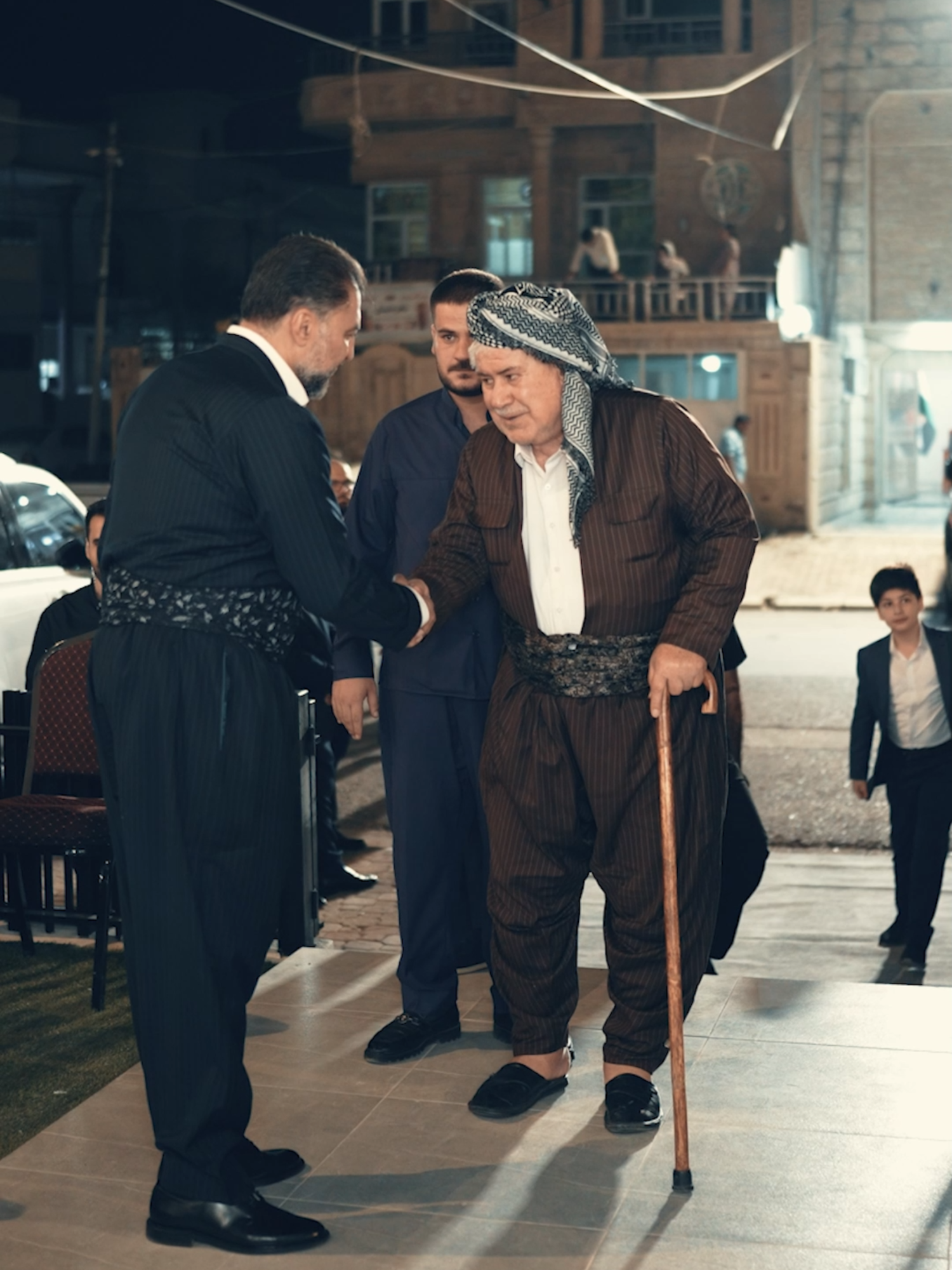 بە ئامادەبوونی خزم و دۆستانی خۆشەویستم، سیاسەتمەدار و پیاو ماقوڵان و کەسایەتی کۆمەڵایەتی و هونەری و ئەکادیمی دیاری هەولێر. بە خوێندنەوەی مەولود و سەدایەکی شاعیرانە، بۆ یادی مەولوودی فەخری کائینات شەوێکی عیرفانیمان لە دیوانی علی شێخ خالص بۆ ئامادەبووان سازکرد. #هەولێر #اربیل #کوردستان #بەرزنجی #بەرەودەستوور #pdk #kurdistan #پارتی #barzani #پارتی_دیموکراتی_کوردستان #بارزانی #سەرۆک #مەولود #مەولودی_پێغەمبەر #حوجرە #شێخ #ئایینی