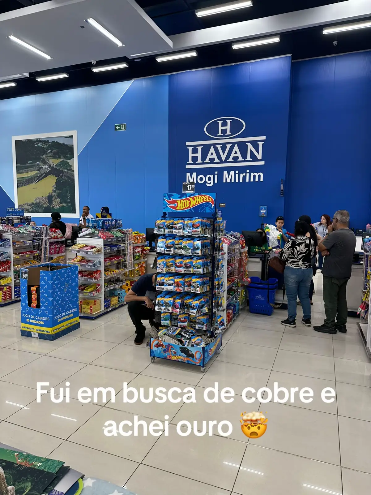 Domingão nada pra fazer e pensei, poderia ir lá na Havan ver se acho algum hotweels interessante. Resultado: #ferrari #hotwheels #bugatti #porsche #batman 