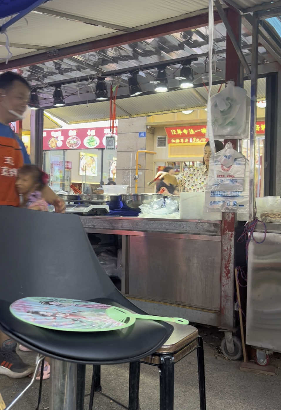 # 两个好闺蜜又在一起跳舞了@抖音小助手 #热门 