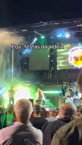 Que show foi este 🧐#festasdaterrinha #bebedeira #fouryou #trends #tik_tok 