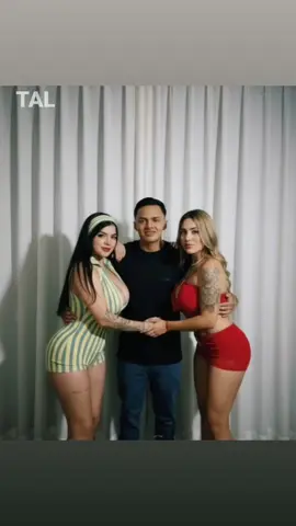 Mis dos chicas 🫦🙈 #sarablonde #karelyruiz #gemini #fotosconfamosos #humor 