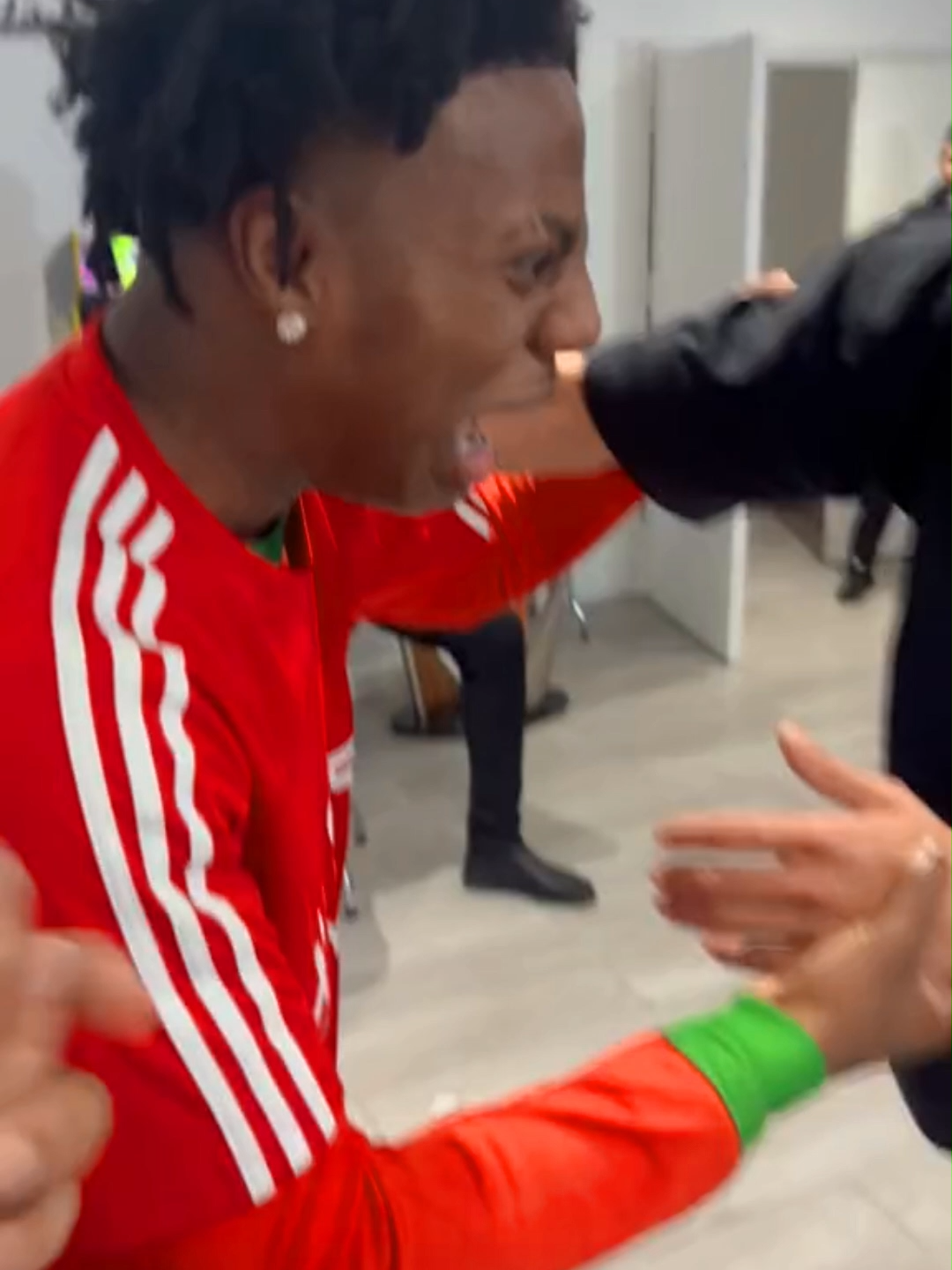 I show speed when he met fake Ronaldo 🤣   #ronaldo #ishowspeed #iphone17