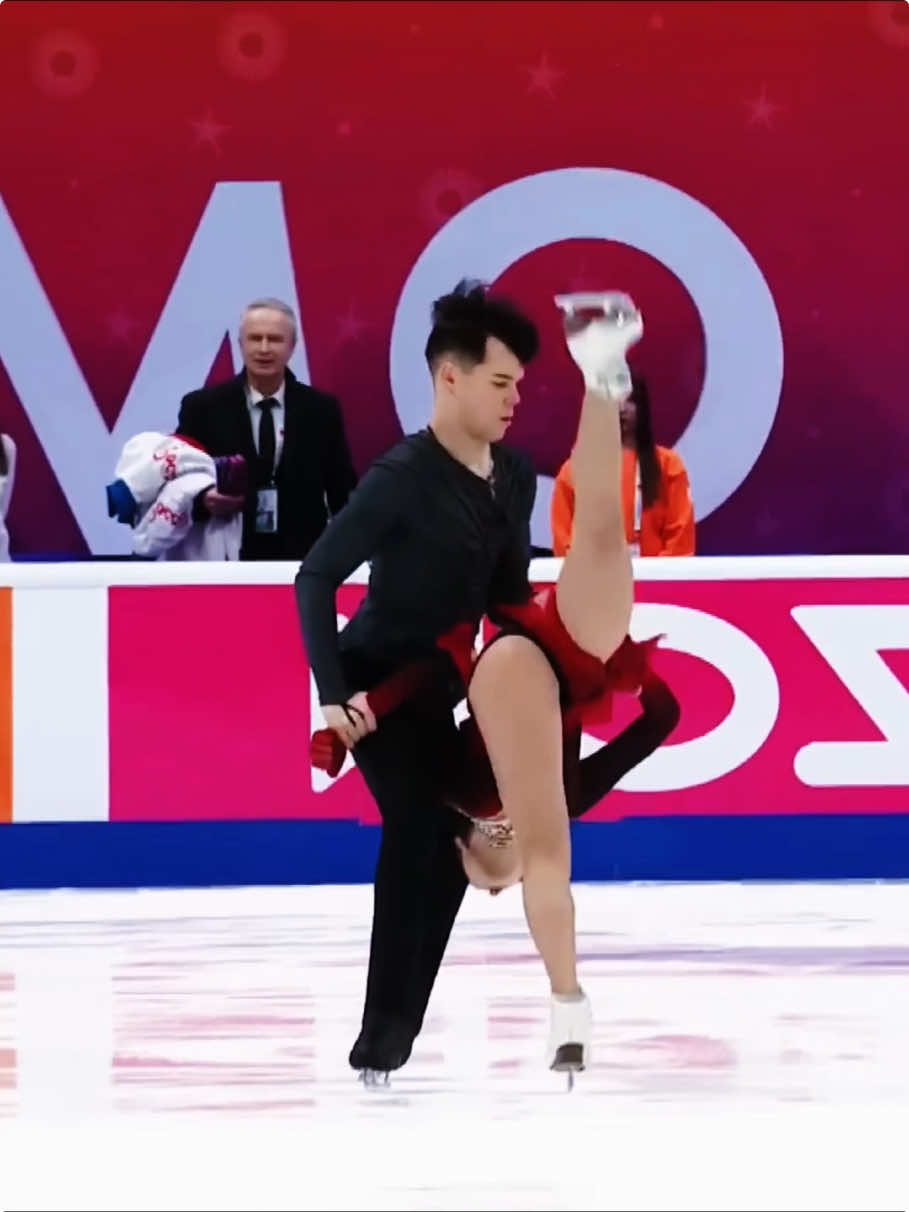 So beautiful, so grateful - Skating like dream #figureskFigure #figureskatingcouple #IceSkating #usa #patinajeartistico 
