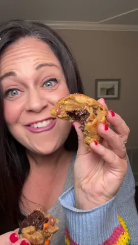 Holy molyguacamole, this box of fat and weird cookies taste, fresh baked, and the most sinful things you’ll ever put in your mouth! #GourmetCookies #HotAndFreshCookies #FreshBakedCookies #Cookies #IndulgentCookies 