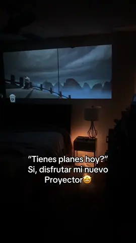 Tu ya estas disfrutando de tus series y pelis favoritas en un proyector 🤔, si aun no aprovecha y compra uno hoy que se acaban!! Yo personalmente le doy un 10/10 🤩 super recomendado #proyector #proyector4k #proyector4kportatil #proyectorinteligente #flameless 