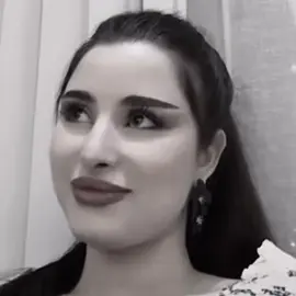 Any guesses what Sabrin loves to look at? 👀🤣 @Salma Mahlani 🎀 @صابرين #salma #sabren #fyp #viral #sabrin سلمى و صابرين 