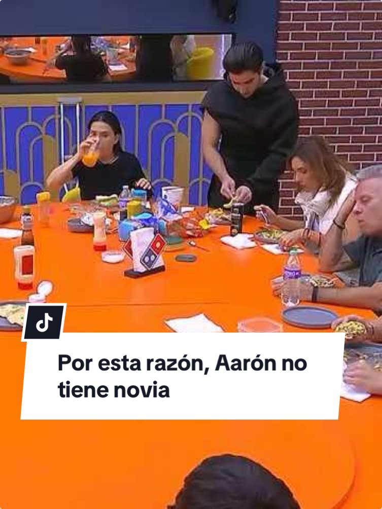 Y por esta razón @aaronmercury no tiene novia, @aldotdenigris lo trata bien Si quieres ver el momento completo, SUSCRÍBETE AHORA a @vix y disfruta sin interrupciones el 24/7🔥 #LaCasaDeLosFamososMx disponible también en #LasEstrellas y #Canal5