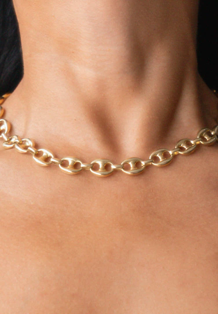 Elevate your everyday outfits effortlessly with our timeless 14k gold coffee bean chain . A staple that never goes out of style !  #customjewellery #goldnecklace #goldaccessories #finejewelry #nycfashion 