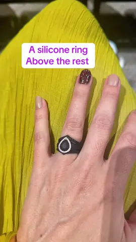Silicone diamond ring #siliconerings #siliconeweddingring #tiktokshopcreatorpicks #tiktokshopviral 