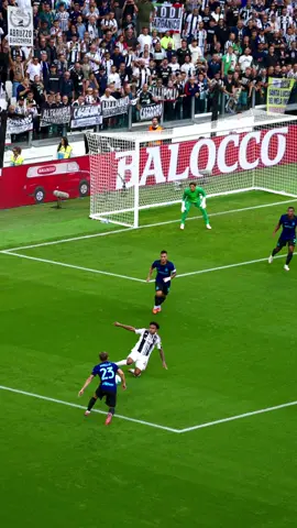 Poetry in motion 🎶 #goal #kelly #juveinter #juventus #inter 