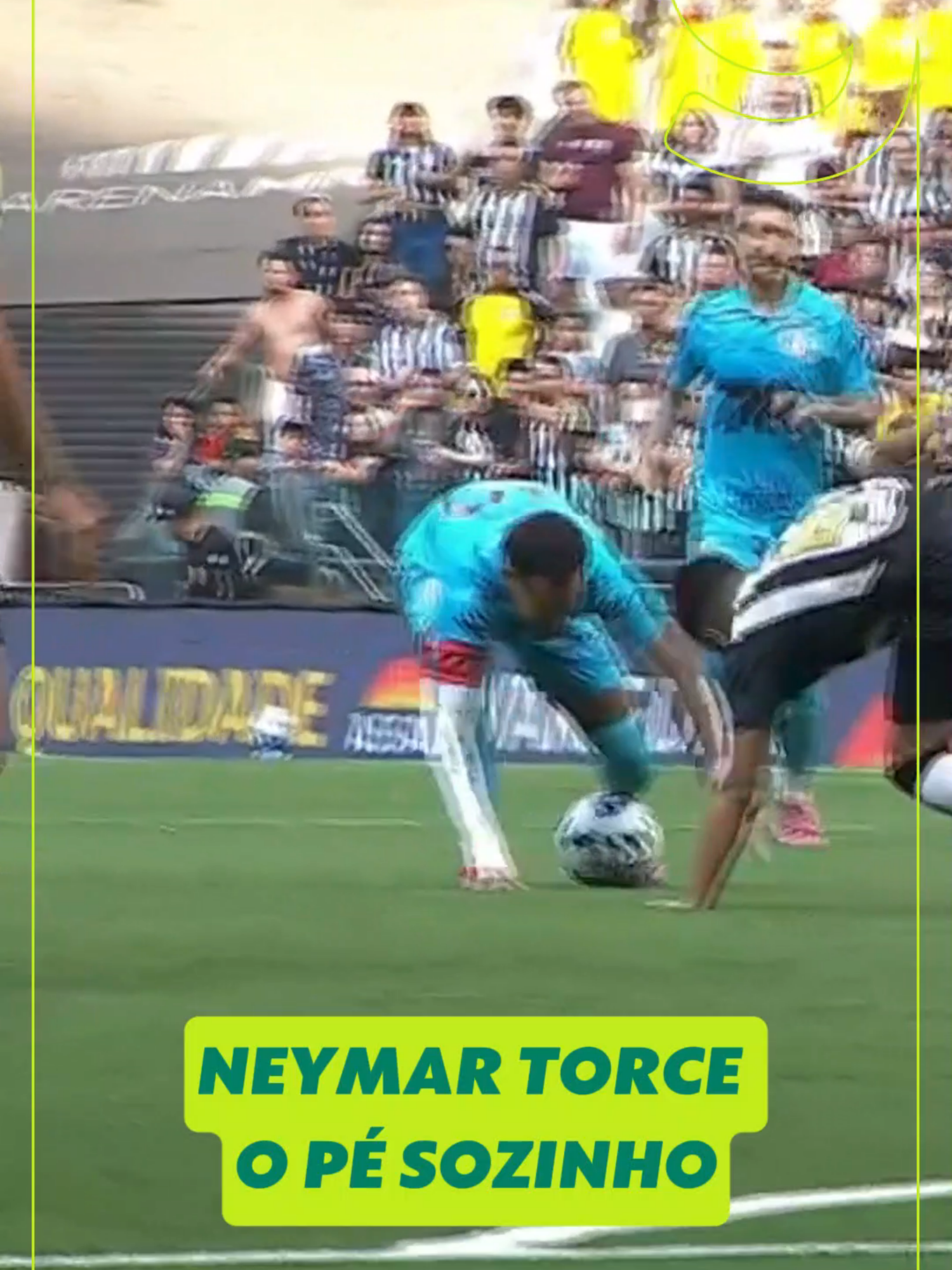 Com menos de um minuto de jogo, Neymar ia fazer uma jogada e acabou torcendo o pé sozinho #Futebol #Santos #Brasileirão