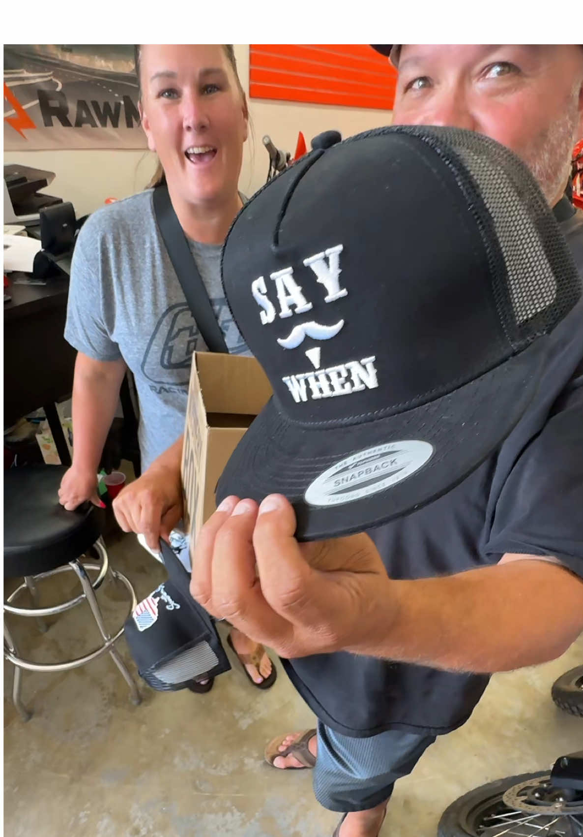 He liked my hat, so I gave him a 5 hat mystery box 😂 ##hat##mysterybox##country