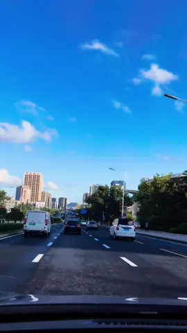 今天是9月15日星期一，早安，人生最好的一天，永遠是今天，最好的一刻，永遠是 此刻，無論你現在處於什麼狀態，你都要明白，生活的目標，是健康和快樂，開心過好每一天，才是最重要的，只要心情好，一切都會越來越好！🌹🌹#早安朋友們開心快樂每一天