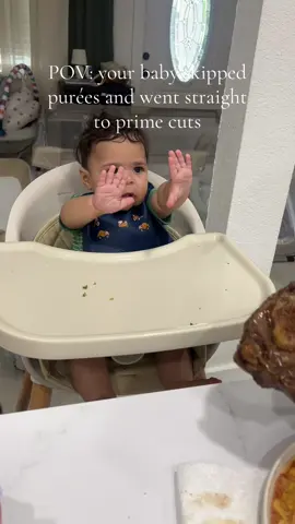 When purées just aren’t on the menu anymore… my 7-month-old went straight to steakhouse dining 🥩😂 #tomahawksteak #blw #funnymoments #momlifeunfiltered #babyvsfood 