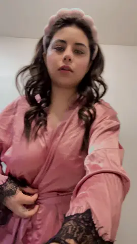 Que chingados? La más rata con maquillaje caduco y de 5 pesos pero guapa 😜