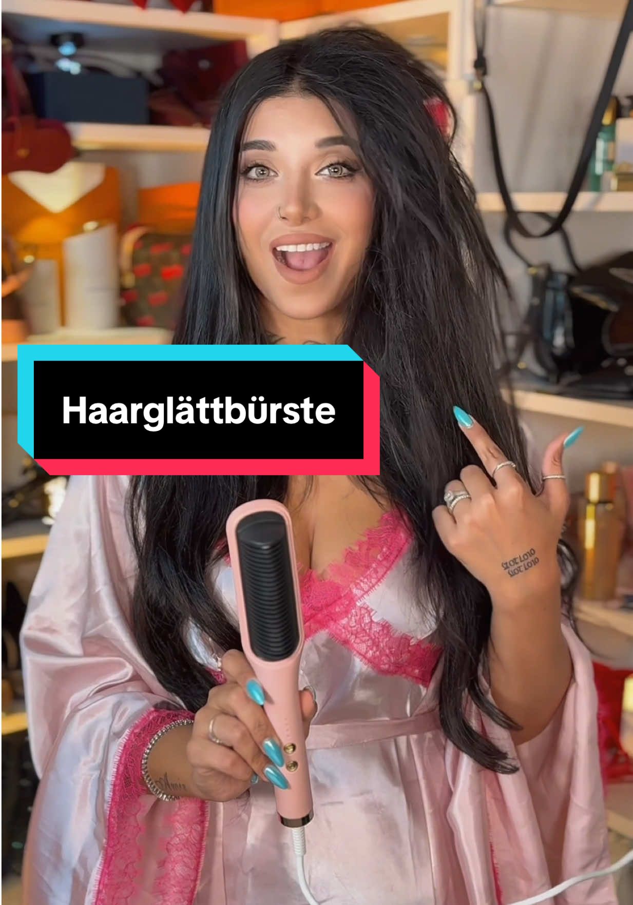 ✨ Glattes & glänzendes Haar in nur wenigen Minuten ✨ Die Haarglättbürste – die perfekte Kombination aus Bürste und Glätteisen. Schonend, schnell und ideal für jeden Tag 💇‍♀️💖 #tiktokshopdeutschland #sanftehaarglättbürste #haarglättbürste 