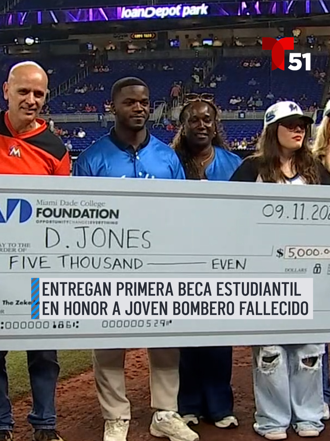 “Mi hijo vuelve a sonreír”, afirma el padre de Ezequiel Urrutia, quien creó una beca para mantener viva la memoria del joven bombero. La beca apoyara a bomberos en el programa de Miami-Dade College. #bomberos #telemundo51 #beca