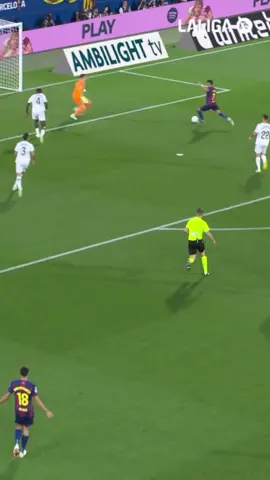 So close 😱 #fcbarcelona #laligahighlights #woodwork #barçavalencia 