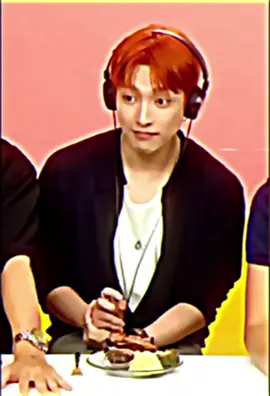 Hongjoong always eating and leaving now crumbs 😁🫶 #hongjoong #ateez #ateezedit #ateezfyp #ateez_official_ 