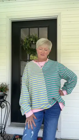 Beautiful oversized sweatshirt with striped and color blocking design. Super cute! #womensfashion #fallfashion 