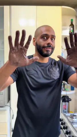 Mechanic’s Trick to Clean Grease Off Hands 🧼🔧 #LifeHack #MechanicTrick #GreaseRemover #SoapHack #DIY