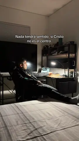 Nada tendrá sentido, si Cristo no es el centro. #jesus #cristo #jovenescristianos #cristiano #parati 