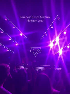 I can't wait to see them again 💕 #rainbowkittensurprise #rks #firstclass #elamelo #lovehatemusicboxtour 