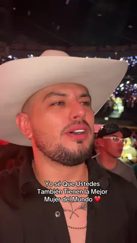Estaba muy Sentimental 🥺#jhonnyrivera #movistararena 