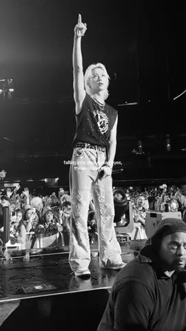 happy birthday to my sunshine!! 😭💗⭐️,  thank God for allowing me too see lixie and that we have interactions, lixie simply thank you for existing. When I was depressed and with things I wanted to do myself to leave this life, you and the other kids always supported me with their songs, lyrics, messages and the love they give us is very significant to me , that thanks to that I’m still here alive, I LOVE YOU SO MUCH!! you’re one of the reasons why I’m still here fighting…. I hope to see you again!! 💗💞💕💓💘 #straykids #felix #stay #fyp 