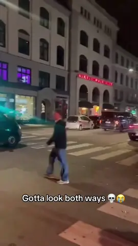 Look both ways 💀 @Rubbin’ is Racing (Via:@⚒️DET FOR UNDERLIGT⚒️) 