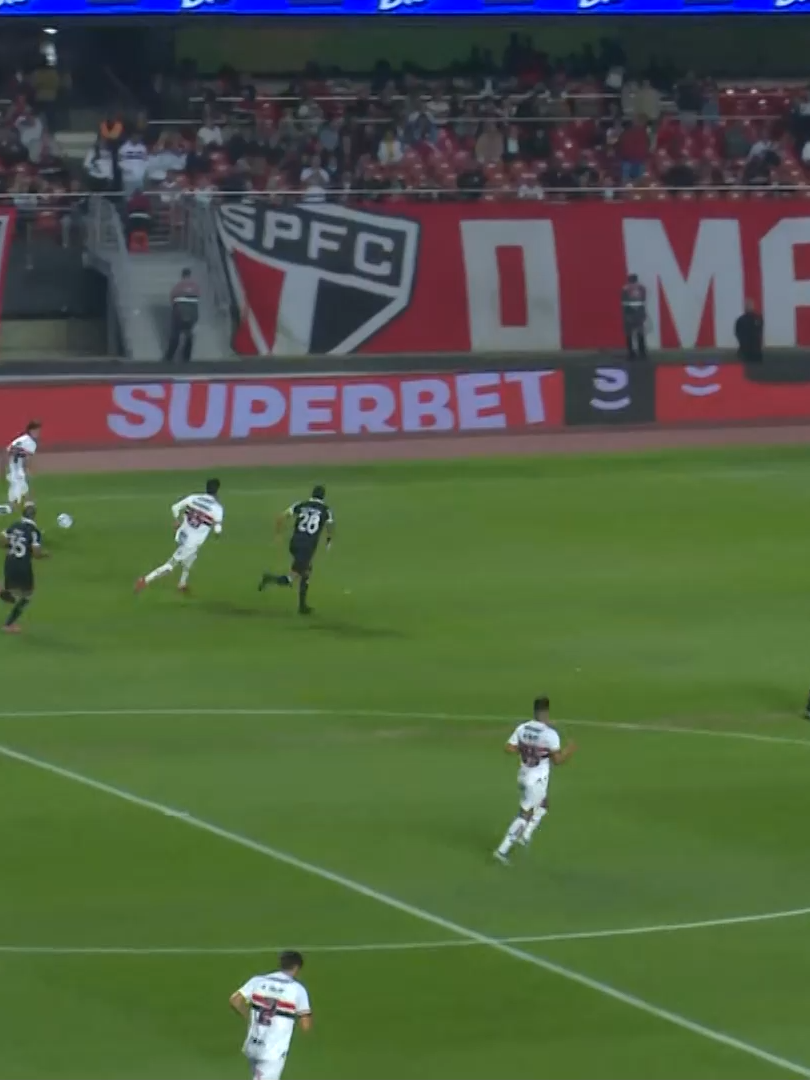 DINENNO MARCA APÓS MAIS DE UM ANO E QUEBRA TABU DO SÃO PAULO CONTRA O BOTAFOGO! Melhores momentos - São Paulo 1x0 Botafogo - Brasileirão Betano TABU? NÃO EXISTE MAIS! 🔥🇾🇪 O São Paulo voltou a vencer o Botafogo depois de DEZ JOGOS! E foi com gol de Dinenno, que não balançava as redes desde agosto de 2024 e marcou pela primeira vez pelo Tricolor! Se liga nos melhores momentos da partida! #BrasileirãoBetano #FutebolBrasileiro #tiktokesportes #saopaulo #botafogo #dinenno