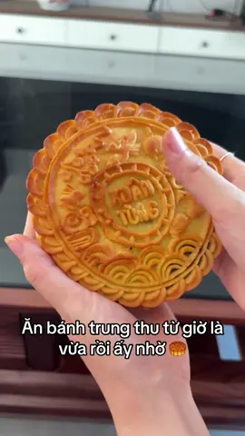 Nhân mochi khoai môn trứng muối ngập bánh, ăn ngập mồm luôn #banhtrungthu #mochi #banhtrungthumochi #xuhuong #trungthu 