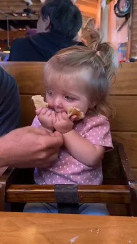 forget the bread, she wants the butter #texasroadhouse #babiesoftiktok #fyp #trending #Foodie for licensing contact licensing@viralhog.com