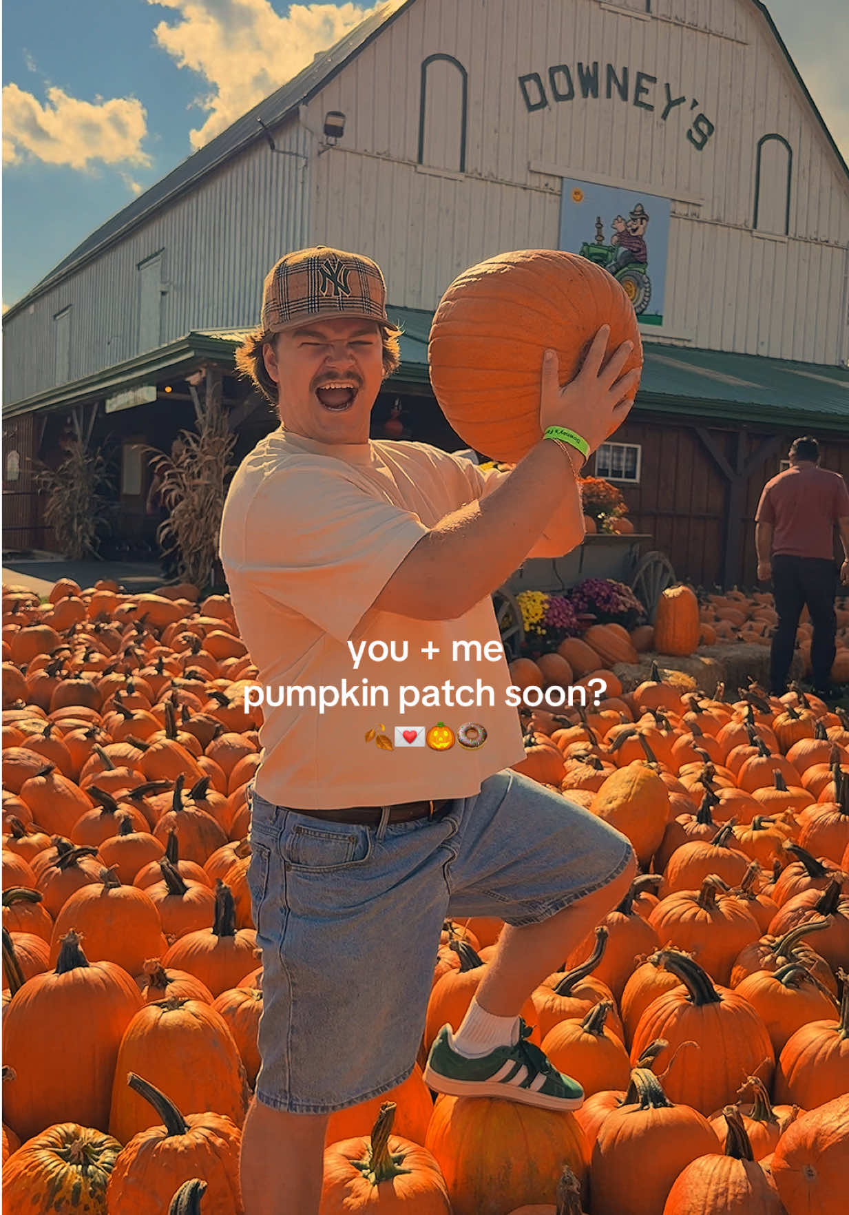 Send this to someone you want to go to a pumpkin patch with this fall🫶🏻🎃🍂 This one is Downey's Farm📍13682 Heart Lake Rd Caledon, Canada #pumpkinpatch #fall #fallvibes #pumpkinseason #relateable 