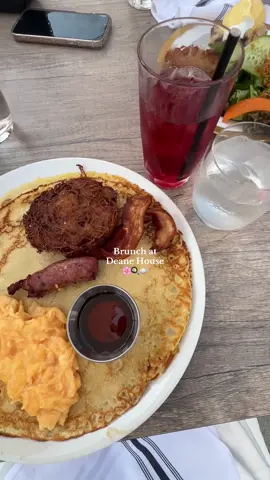 Yummy brunch, but I definitely wouldn’t sit outside again with all of the bugs🤣 #deanehouse #calgary 