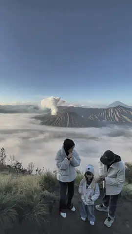 Bromo lagi enakeun 🥰 #bromotenggersemeru #fyp #fyppppppppppppppppppppppp #bromo #visualbromo @bromovisual.id @DwNatalia 🤏🏻 