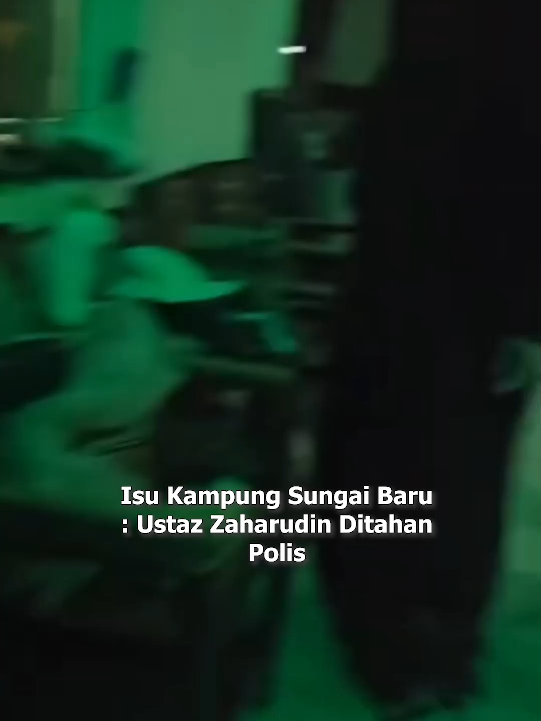 Rumah Zaharudin Muhammad diserbu pihak polis dan beliau sudah dibawa ke IPD Dang Wangi  jam 1.30 pagi tadi. Difahamkan Penahanan ini dikaitkan dengan isu kekecohan yang berlaku di Kg Sungai Baru 11 Julai yang lalu. #malaysiagazette