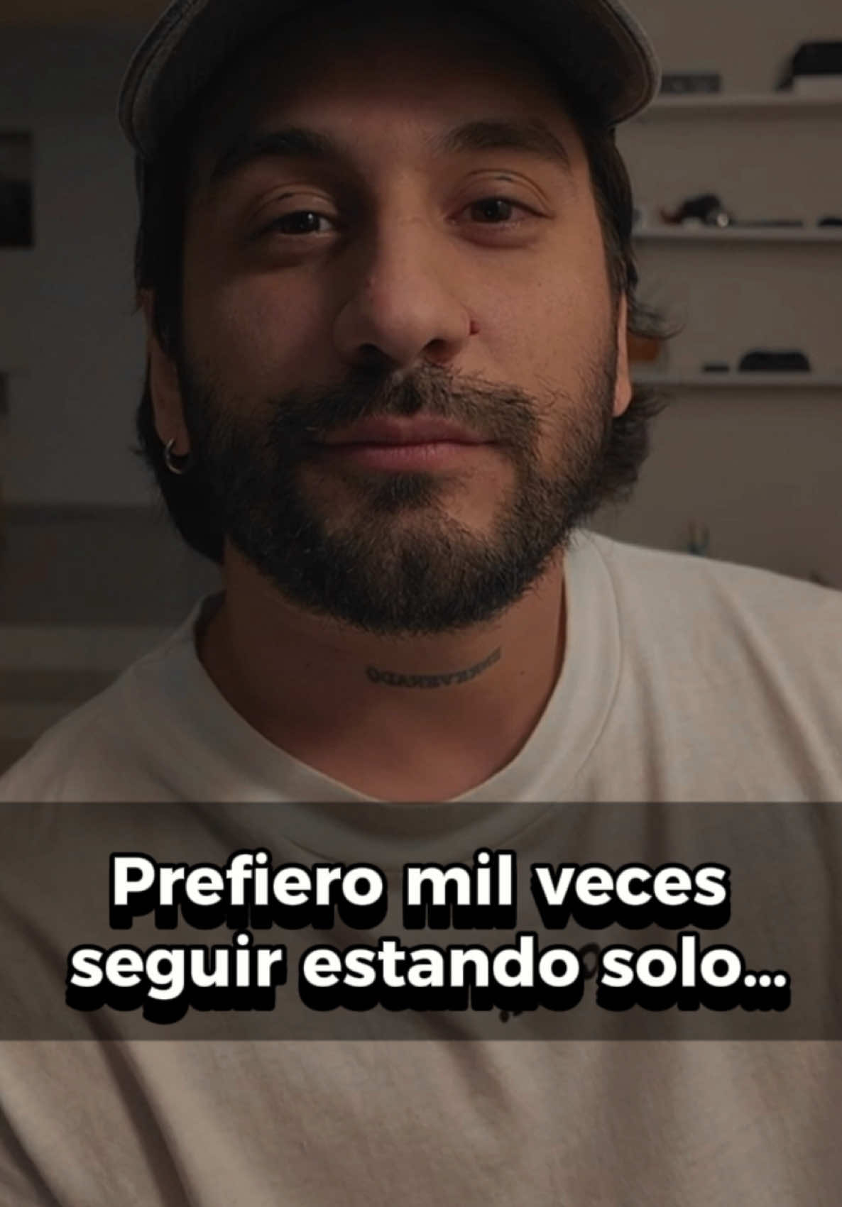 🗿👉🏽Prefiero estar solo…  Y se que es un duro Golpe de realidad entender que uno tiene ganas de conocer a alguien; pero, hoy en dia, enamorarse no es mas que exponernos a esto.  . A la falta de lealtad, de respeto, compromiso, responsabilidad, etc;  .  Que aplauden? Que festejan? No lo entiendo, cada dia me siento mas incomprendido. Cada dia estoy mas convencido de que Naci en la época equivocada, que mis valores en el mundo de hoy literalmente: NO SIRVEN PARA NADA 🫠 . . . #reflexionesdelavida #soledad #infidelidad #verdades #creatorsearchinsights 