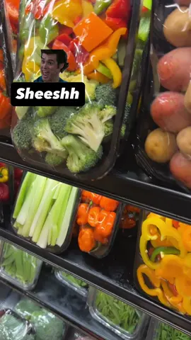 These stores are out of hand 💁🏽‍♀️ #foodshopping #grocceries #vegtables #dinner #nyc