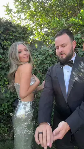 It takes a lot to get me out of the house at a normal hour, let alone 9pm on a Sunday, but when @Justin told me we were going to the Emmys after party a couple days ago, I figured I could rally. Thank god I found this dress on @The RealReal at the last minute 🙌🏻 #emmys #emmyawards #2025 #afterparty #datenight 