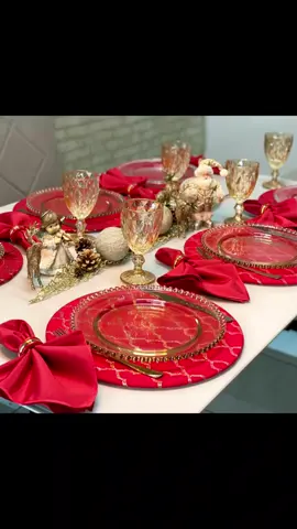 Dê uma olhada em Kit Sousplat Mesa Posta Completa de Natal Natalino Vermelho e Dourado Brilhante por R$119,51 - R$275,91. Compre na Shopee agora! 