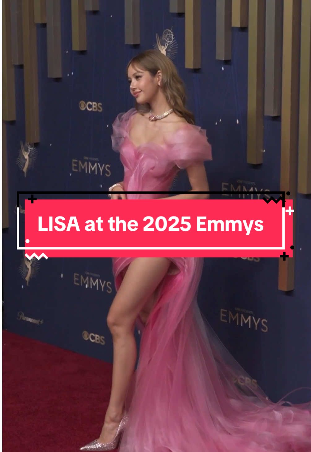 #LISA didn't wear black, but she did wear pink at the #2025Emmys. At the link in bio, see all the best #Emmys red carpet looks. #Blackpink #WhiteLotus  🎥: Getty 