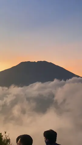 Golden Sunrise Gunung Andong 14 September 2025 cantik bgt 🥹🌞✨⛰️ #gunung #sunrise #andong #pendakigunung #pendaki 