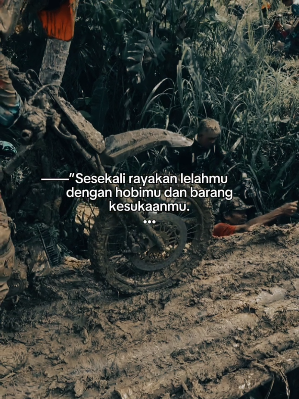 #hiuselatan8 #perlengkapanmotocross #rail #helmcrossmonsa #helmcrosstrail 